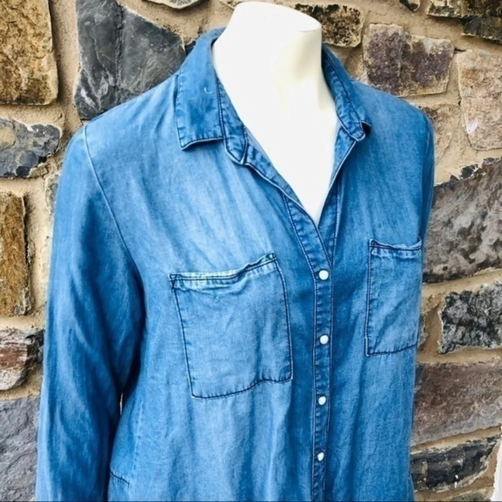 Saks fifth avenue button down denim shirt